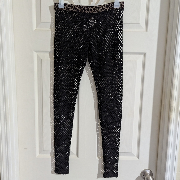 Cropped Fishnet Leggings - Picture 2 of 3